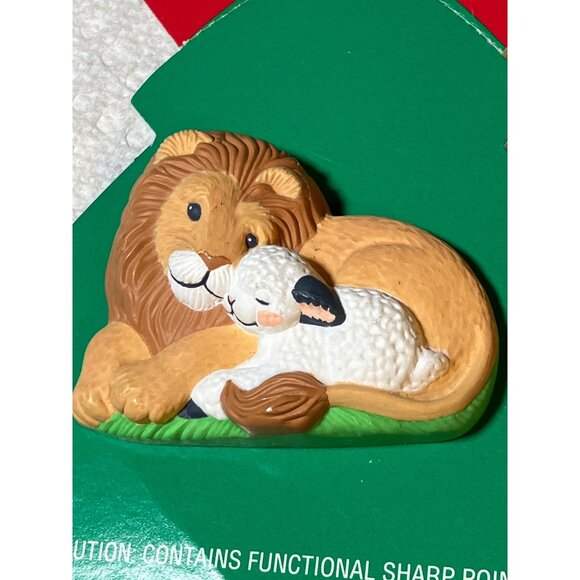 Hallmark Fashion Lapel Pin Brooch LION & LAMB - Picture 2 of 8